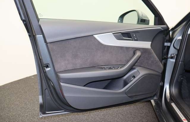 Audi A4 Avant 45 TDI quattro S line Matrix Navi ACC