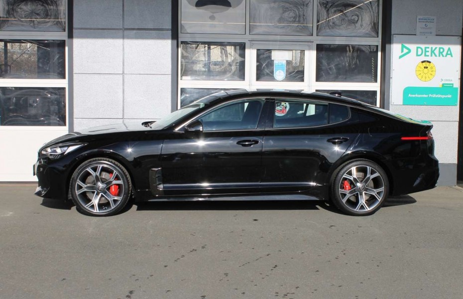 Kia Stinger 3.3T-GDI GT 4WD Aut Pano Navi LED 360 HUD AdTemp