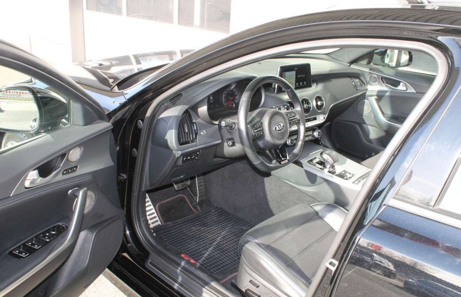 Kia Stinger 3.3T-GDI GT 4WD Aut Pano Navi LED 360 HUD AdTemp