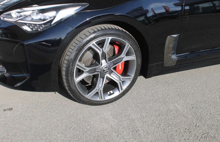Kia Stinger 3.3T-GDI GT 4WD Aut Pano Navi LED 360 HUD AdTemp