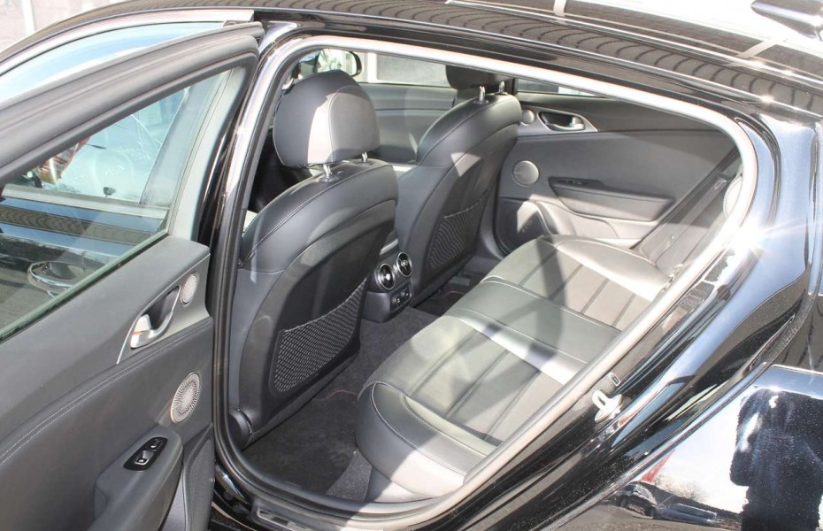 Kia Stinger 3.3T-GDI GT 4WD Aut Pano Navi LED 360 HUD AdTemp