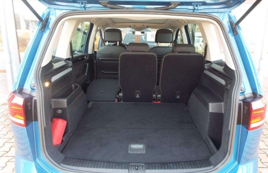 Volkswagen Touran 2.0 TDI DSG Highline AHK+KAMERA+ACC+PANORAMA+LED