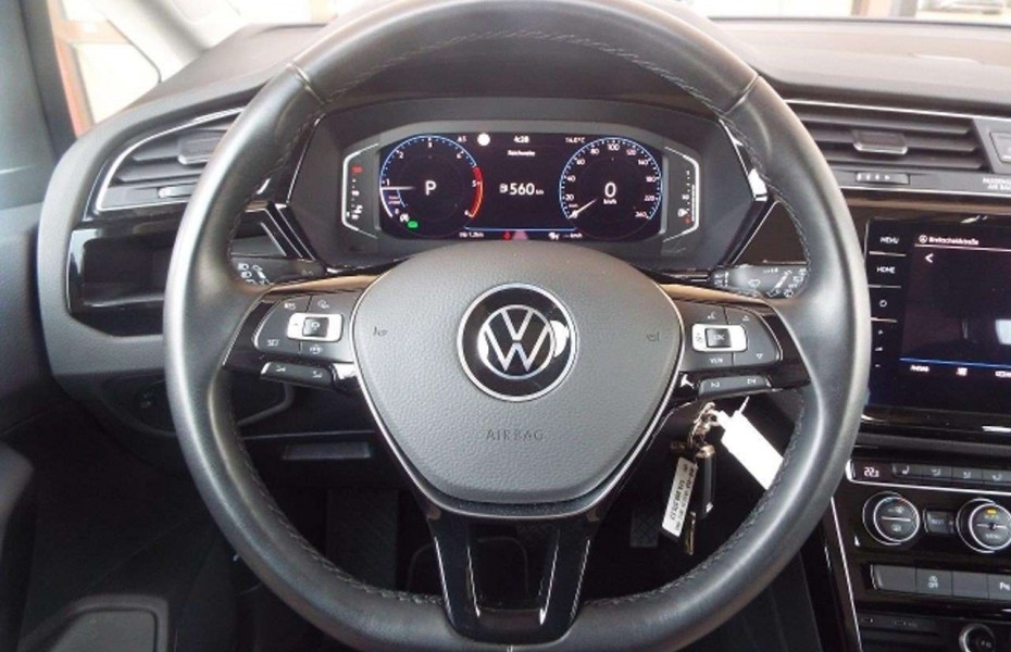 Volkswagen Touran 2.0 TDI DSG Highline AHK+KAMERA+ACC+PANORAMA+LED