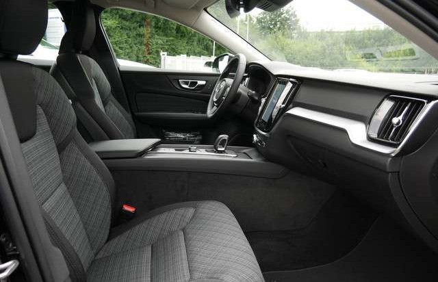 Volvo V60 B3 Essential PDC SHZ KAMERA NAVI LED ACC