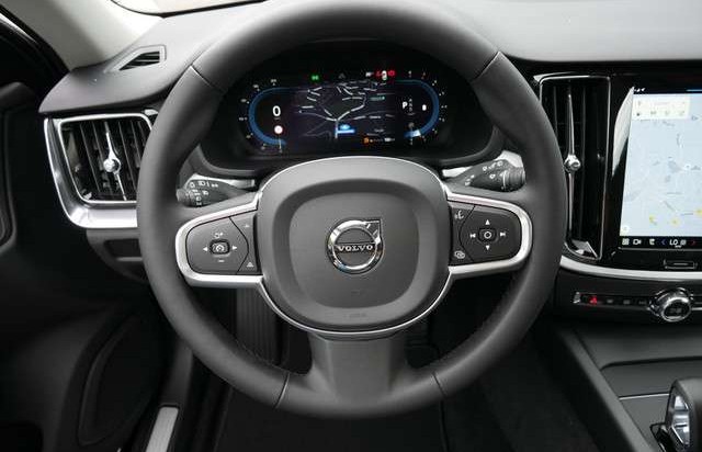 Volvo V60 B3 Essential PDC SHZ KAMERA NAVI LED ACC