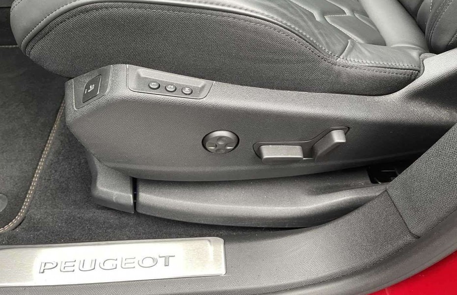 Peugeot 3008 GT TOP Masáže Pano 360 Apple LED AdTemp Taž