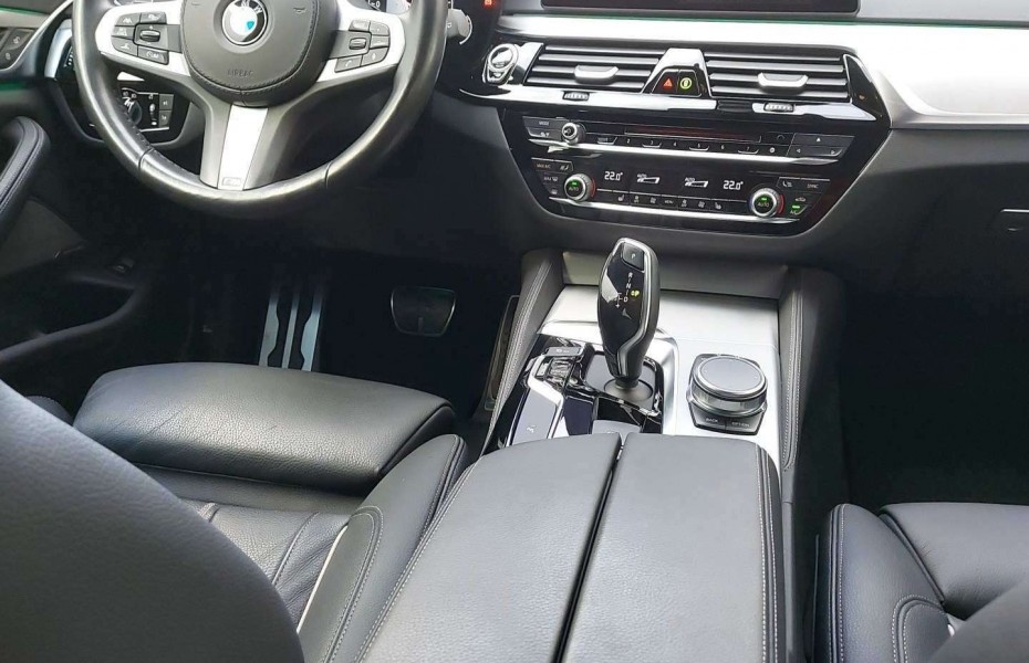 BMW Řada 5 d xDrive Touring Sportpaket M Sportbr. DAB