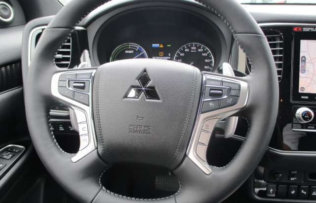 Mitsubishi Outlander Outlander Plug-in Hybrid TOP 2.4 NAVI ACC LED SHZ
