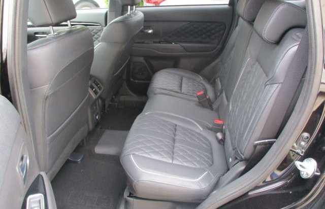 Mitsubishi Outlander Outlander Plug-in Hybrid TOP 2.4 NAVI ACC LED SHZ