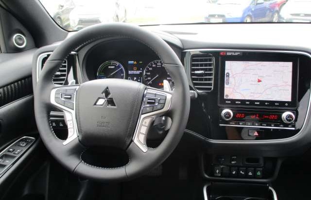 Mitsubishi Outlander Outlander Plug-in Hybrid TOP 2.4 NAVI ACC LED SHZ