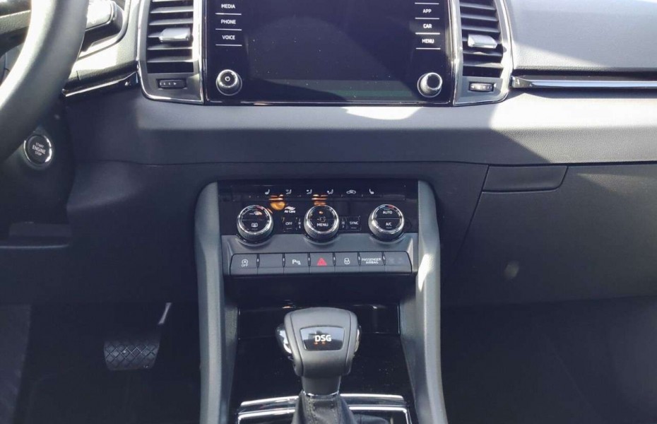 Škoda Karoq 1.5 TSI DSG Style LED+NAVI+AHK+KEYLESS Klima Navi