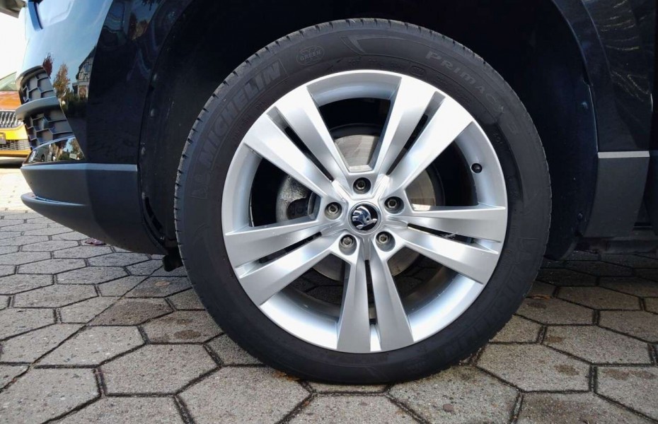 Škoda Karoq 1.5 TSI DSG Style LED+NAVI+AHK+KEYLESS Klima Navi