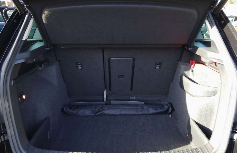 Škoda Karoq 1.5 TSI DSG Style LED+NAVI+AHK+KEYLESS Klima Navi