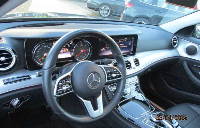 Mercedes-Benz Třídy E 300de Avantgarde+COM+Distr+Pano+360°+HUD+Memo