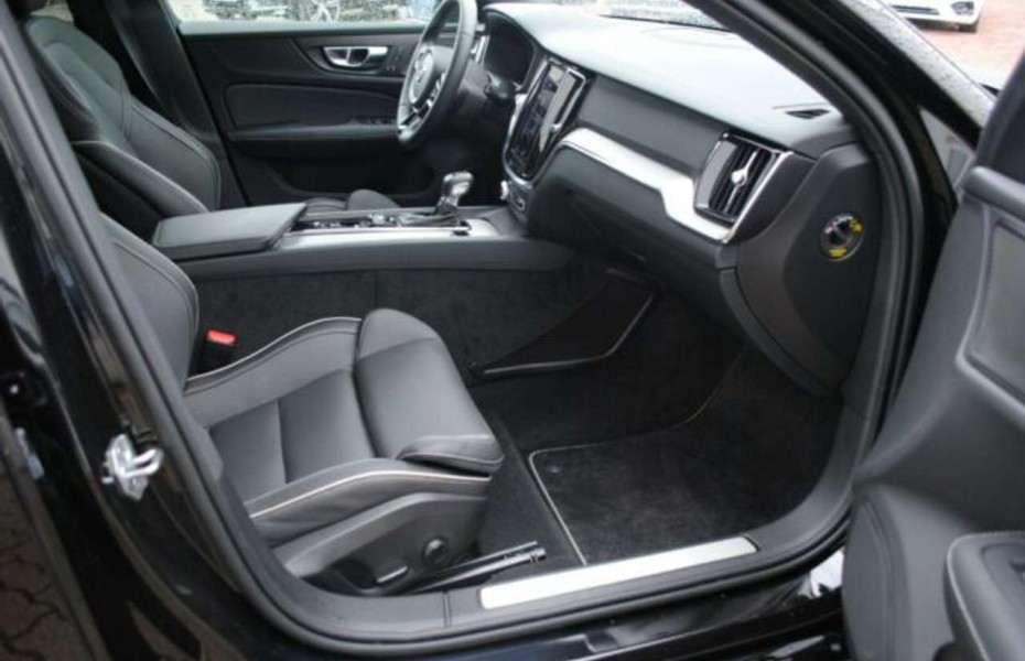 Volvo V60 D3 R-Design Pano Navi AdTemp Taž Apple 360