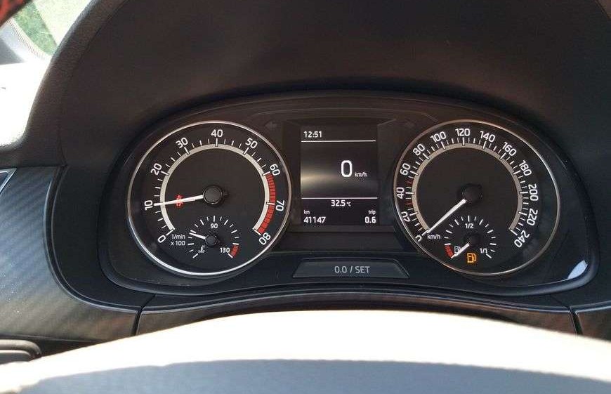 Škoda Fabia 1.0 TSI Monte Carlo Navi LED Tempomat Pano Apple