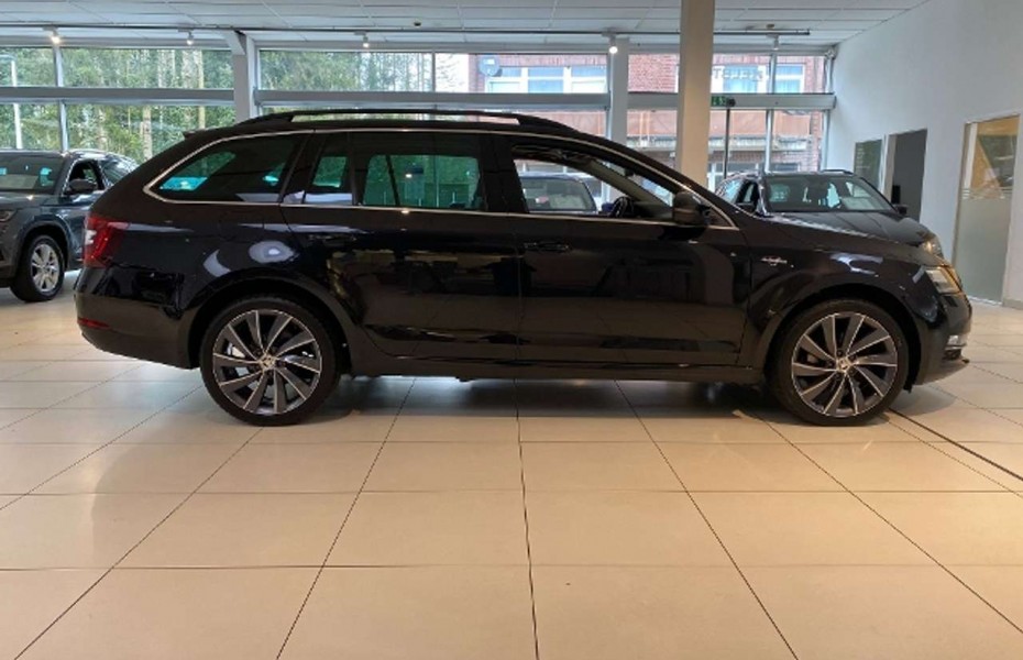 Škoda Octavia Combi L&K 2.0 TDI-DSG Navi,GRA,PDC,FSE,E-PANO