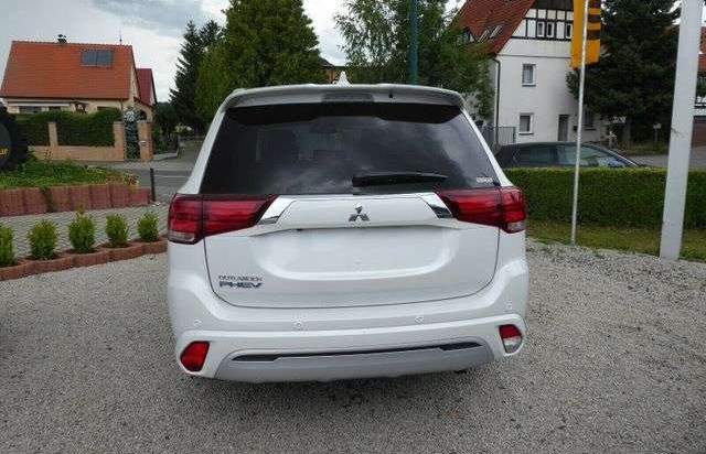 Mitsubishi Outlander 2.4 PLUG-IN HYBRID 4WD Plus Spirit