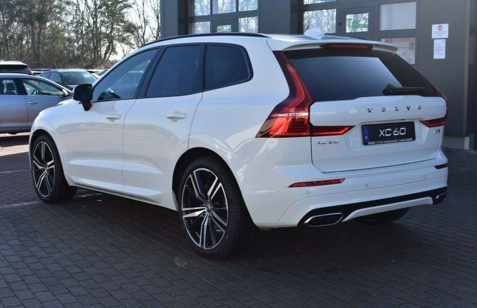 Volvo XC60 B4 D AWD R-Design LUFT PANO STHZ 360 H&K QI