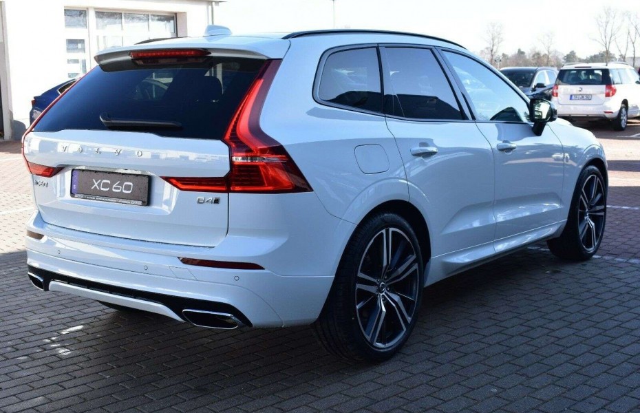 Volvo XC60 B4 D AWD R-Design LUFT PANO STHZ 360 H&K QI