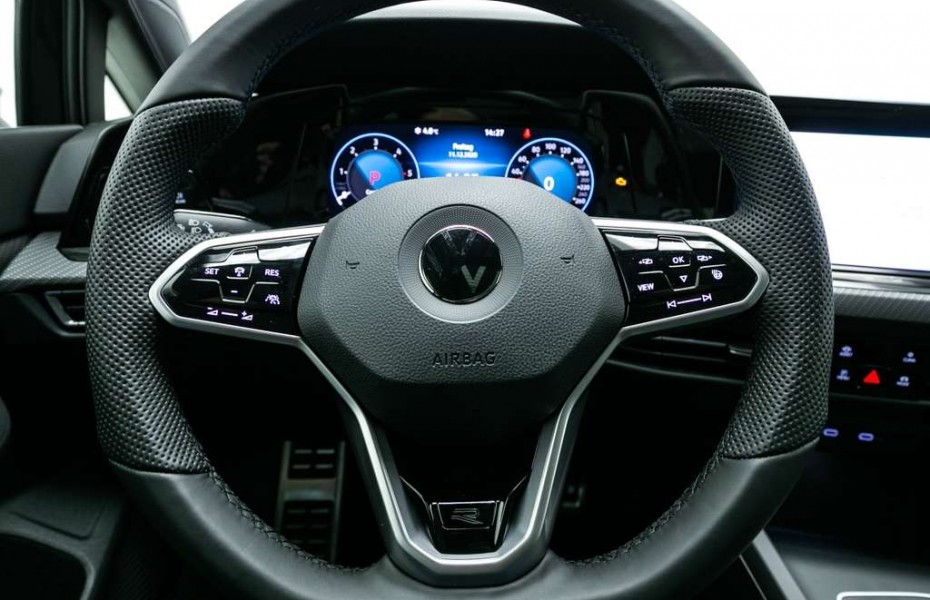 Volkswagen Golf VIII R-Line 2.0 TDI DSG LED Navi ACC Kamera PSD