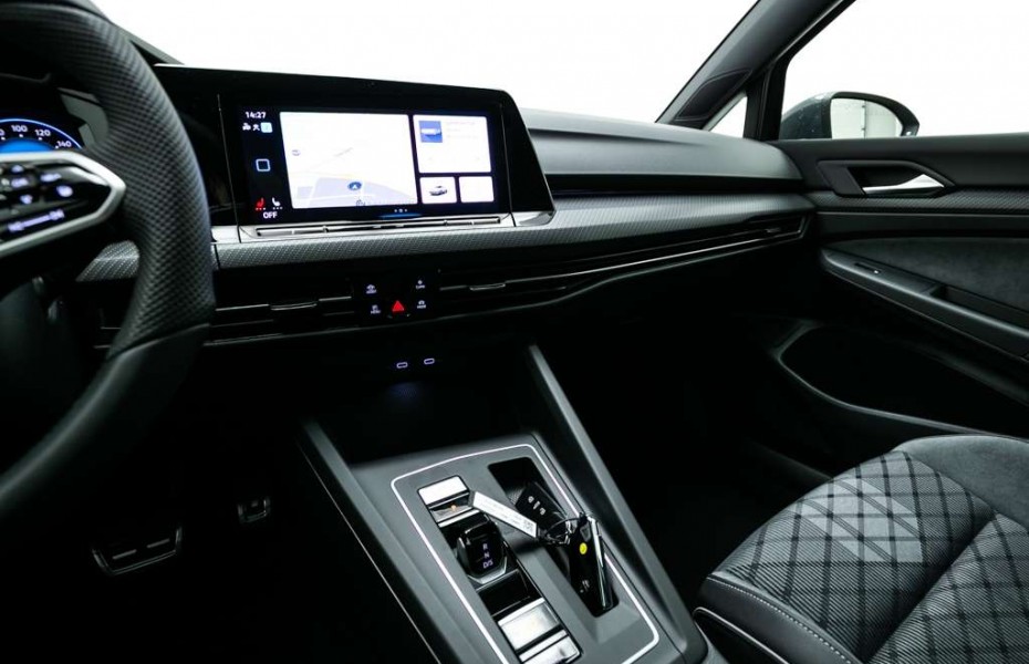 Volkswagen Golf VIII R-Line 2.0 TDI DSG LED Navi ACC Kamera PSD