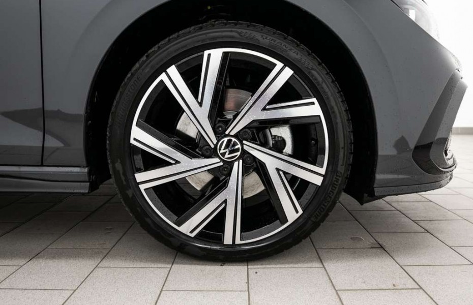 Volkswagen Golf VIII R-Line 2.0 TDI DSG LED Navi ACC Kamera PSD