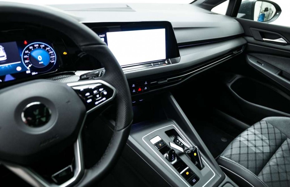 Volkswagen Golf VIII R-Line 2.0 TDI DSG LED Navi ACC Kamera PSD