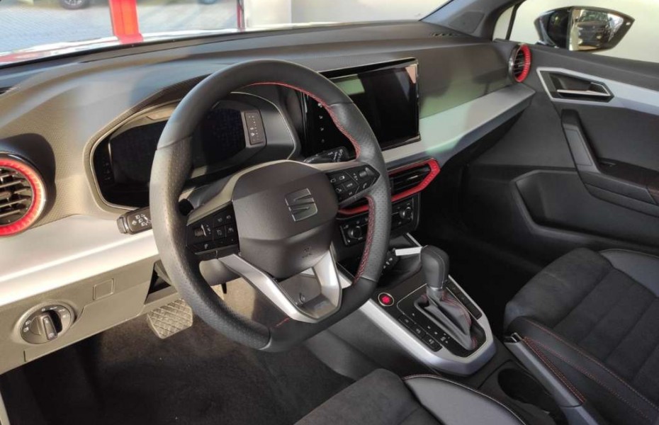 SEAT Arona FR 1.5 DSG Navi Alcantara AHK LED Facelift