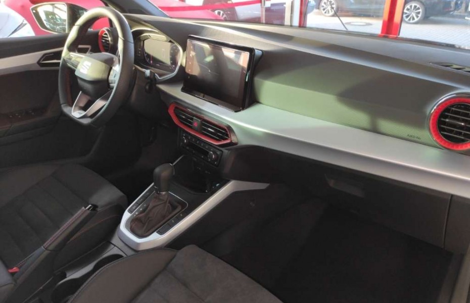 SEAT Arona FR 1.5 DSG Navi Alcantara AHK LED Facelift