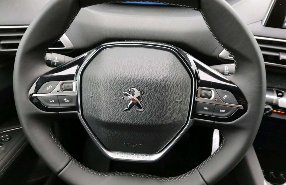 Peugeot 3008 1.5 BlueHDi 130 Allure LED+NAVI+SITZH.+DAB Navi