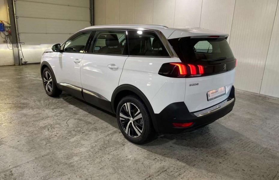 Peugeot 5008 1.5 BlueHDi Aut Allure 7míst Navi LED 360 AdTemp Apple