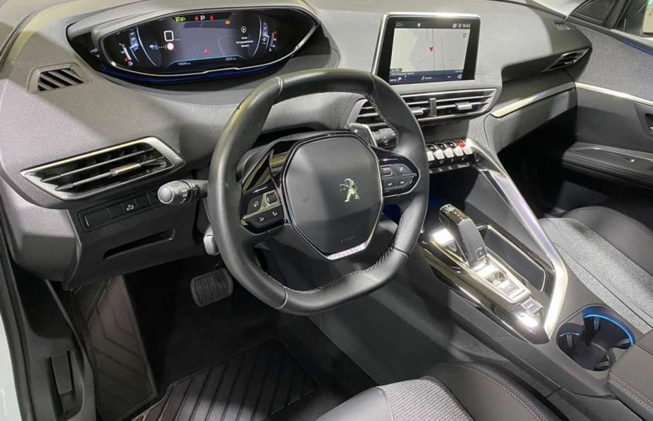 Peugeot 5008 1.5 BlueHDi Aut Allure 7míst Navi LED 360 AdTemp Apple