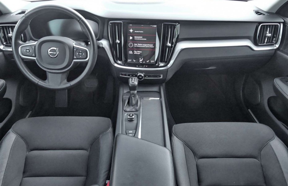 Volvo V60 D4 Momentum Pano Kamera Soundsystem