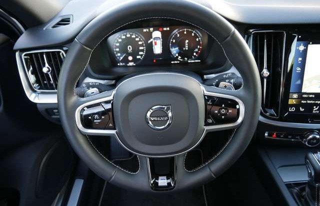 Volvo V60 T4 Geartronic R-Design 1.Hand PANORAMA