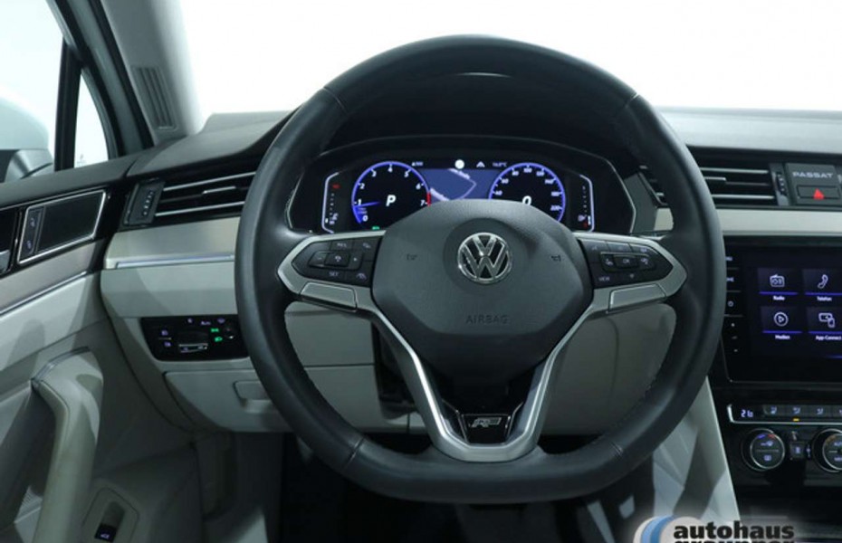 Volkswagen Passat 2.0 TSI R-Line AHK HUD STANDHZ