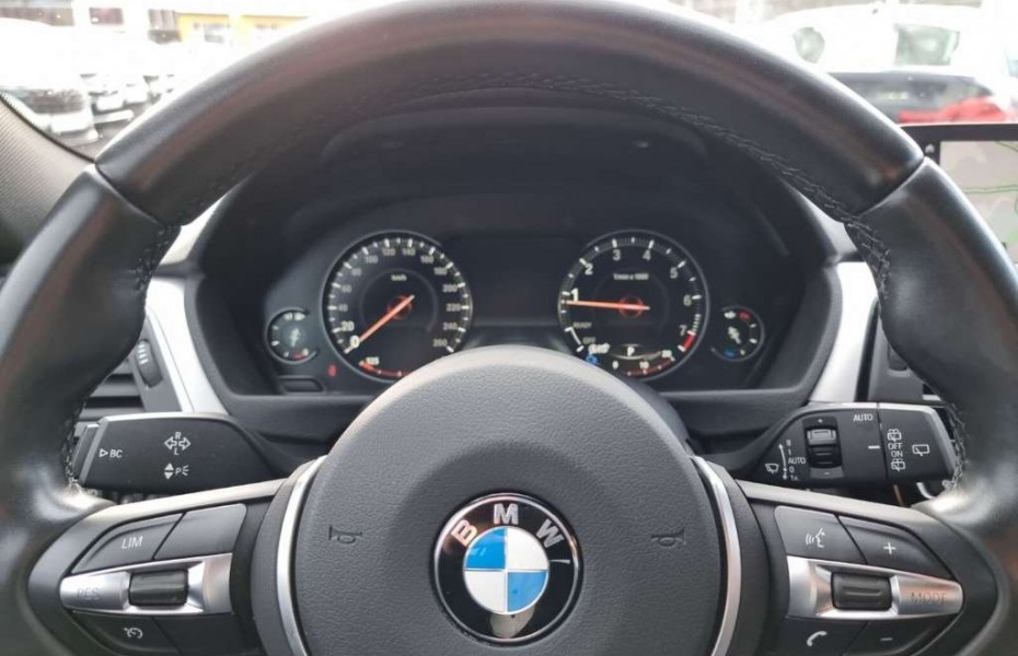 BMW Řada 3 320 i Touring xDrive M Sport Navi Leder LED Wireless