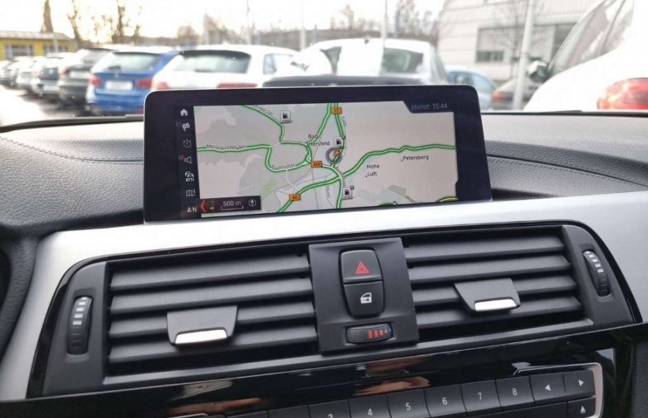 BMW Řada 3 320 i Touring xDrive M Sport Navi Leder LED Wireless