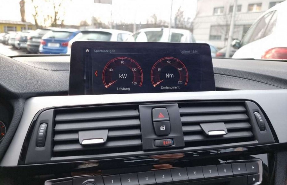 BMW Řada 3 320 i Touring xDrive M Sport Navi Leder LED Wireless