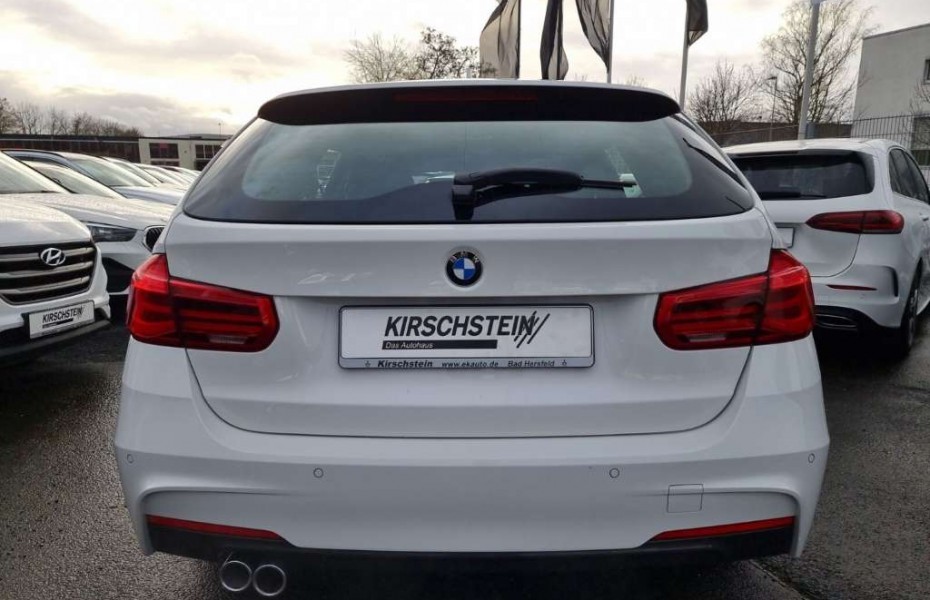 BMW Řada 3 320 i Touring xDrive M Sport Navi Leder LED Wireless