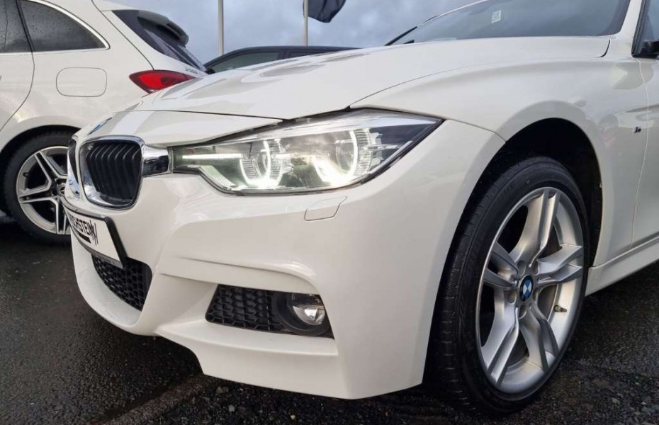 BMW Řada 3 320 i Touring xDrive M Sport Navi Leder LED Wireless