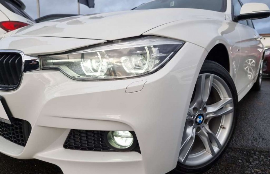 BMW Řada 3 320 i Touring xDrive M Sport Navi Leder LED Wireless