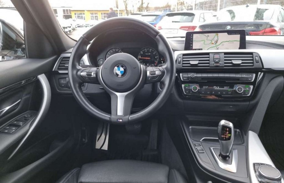 BMW Řada 3 320 i Touring xDrive M Sport Navi Leder LED Wireless