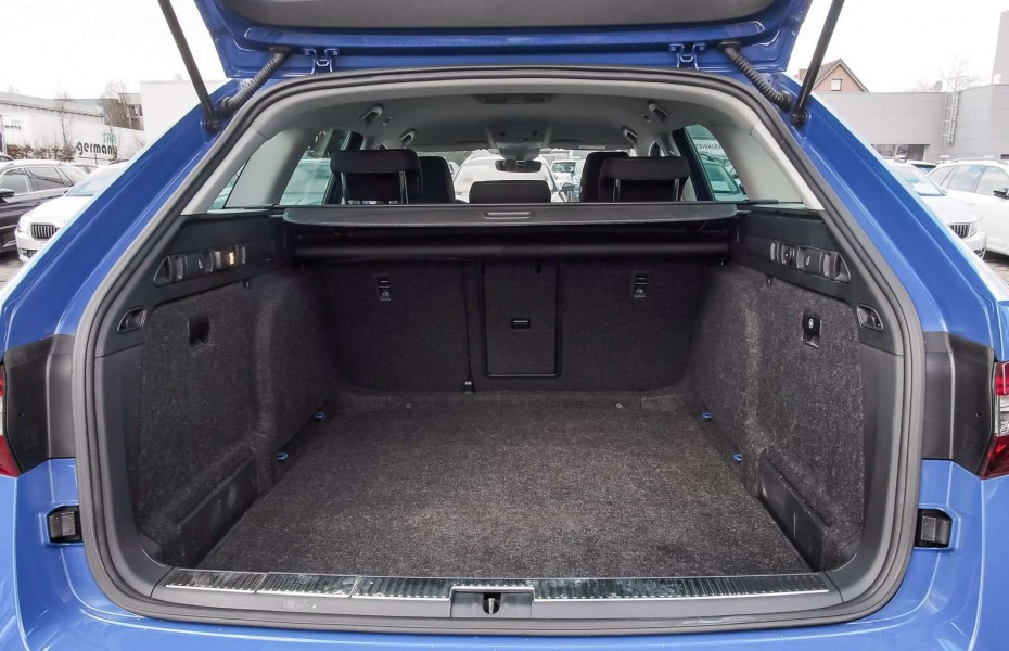 Škoda Superb Combi 2.0 TDI DSG Style **275,-mtl. Rate**