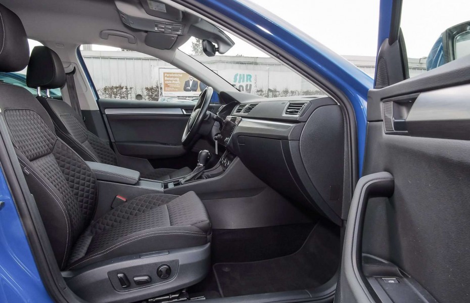 Škoda Superb Combi 2.0 TDI DSG Style **275,-mtl. Rate**