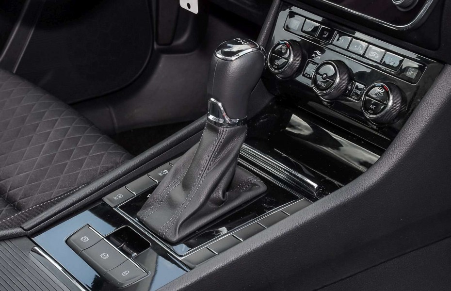 Škoda Superb Combi 2.0 TDI DSG Style **275,-mtl. Rate**