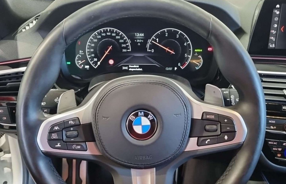 BMW Řada 5 d xDrive Touring Sportpaket M Sportbr. HiFi