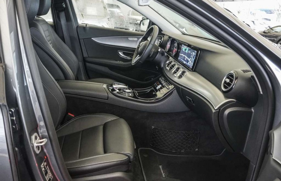 Mercedes-Benz Třídy E 220d T AVANTGARDE LEDER COMAND LED KAMERA