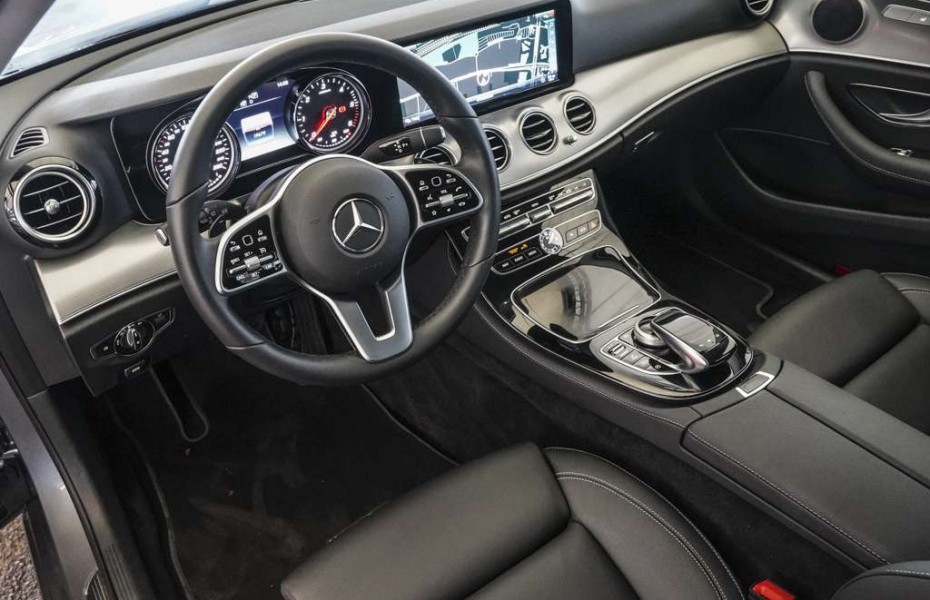 Mercedes-Benz Třídy E 220d T AVANTGARDE LEDER COMAND LED KAMERA