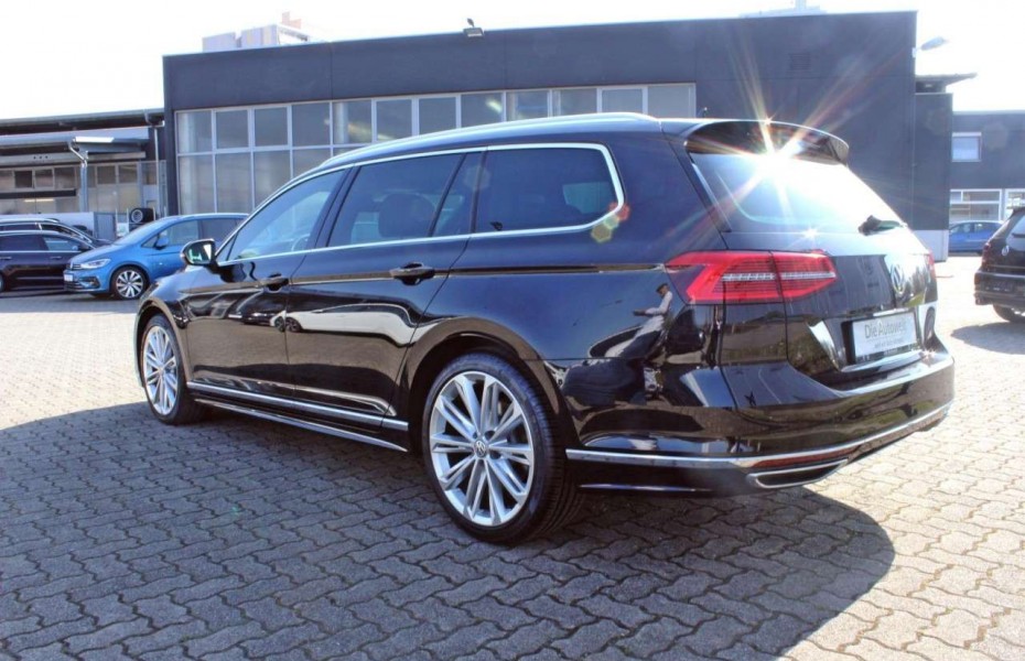 Volkswagen Passat Highline 2.0 TDI DSG 2x R-LINE Masáže LED AdTemp